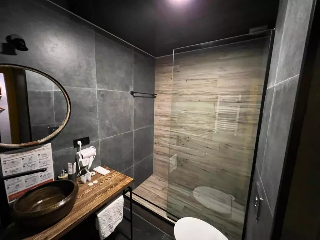 سرویس و حمام هتل گودائوری لافت